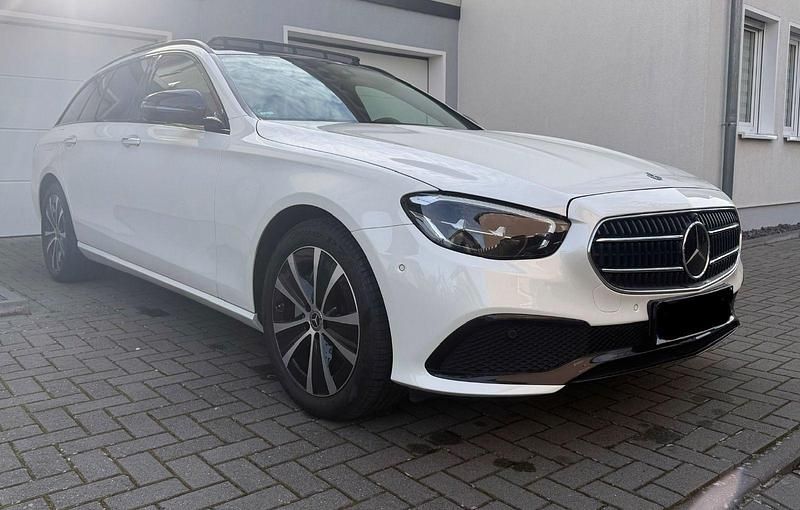 Gebraucht Mercedes E300 Night 320 PS (235 kW) 2022 Weiß Kombi