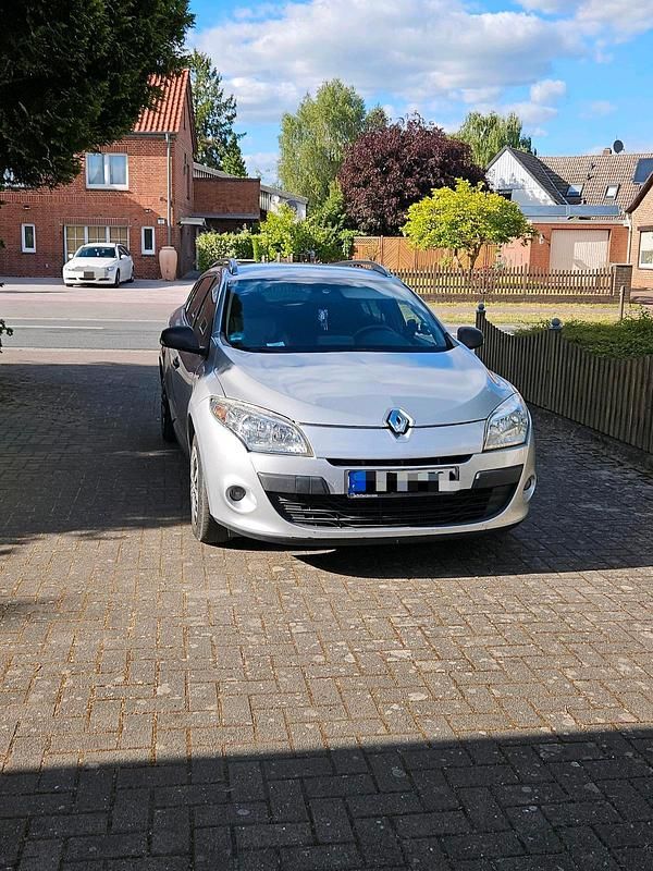 Gebraucht Renault Mégane GrandTour 110 PS (80 kW) 2011 Grau Kombi