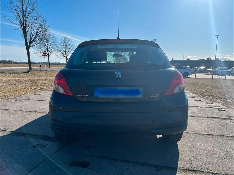 Gebraucht Peugeot 207 Urban Move 95 PS (69 kW) 2010 Schwarz Kleinwagen
