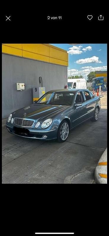 Blau Gebraucht 2004 Mercedes E240 Elegance Limousine | 3.500 € (Fairer Preis) - Bild 1/4