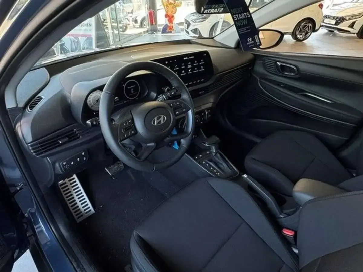 Neu Hyundai Bayon Trend 101 PS (74 kW) 2025 Vibrant blue / mic SUV