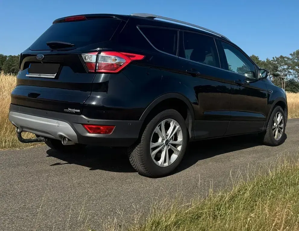 Gebraucht Ford Kuga Titanium 150 PS (110 kW) 2019 Schwarz SUV