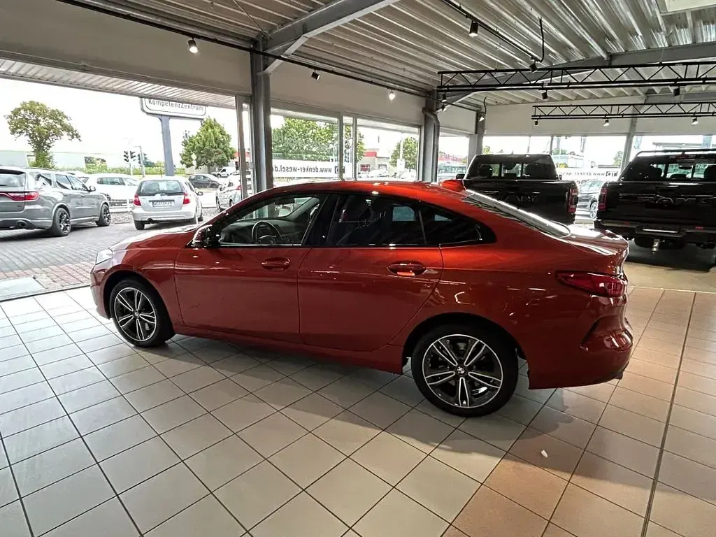 Gebraucht BMW 220 Sport Line 190 PS (139 kW) 2024 Sunset orange Coupé