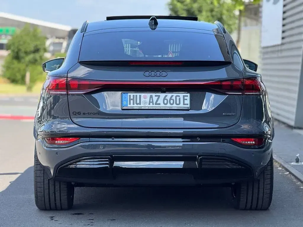 Gebraucht Audi Q6 Sportback e-tron Business 314 kW (428 PS) 2026 Magnetgrau SUV