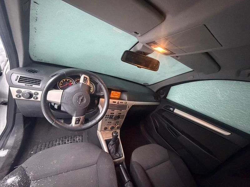 Gebraucht Opel Astra 115 PS (84 kW) 2007 Silber Kleinwagen