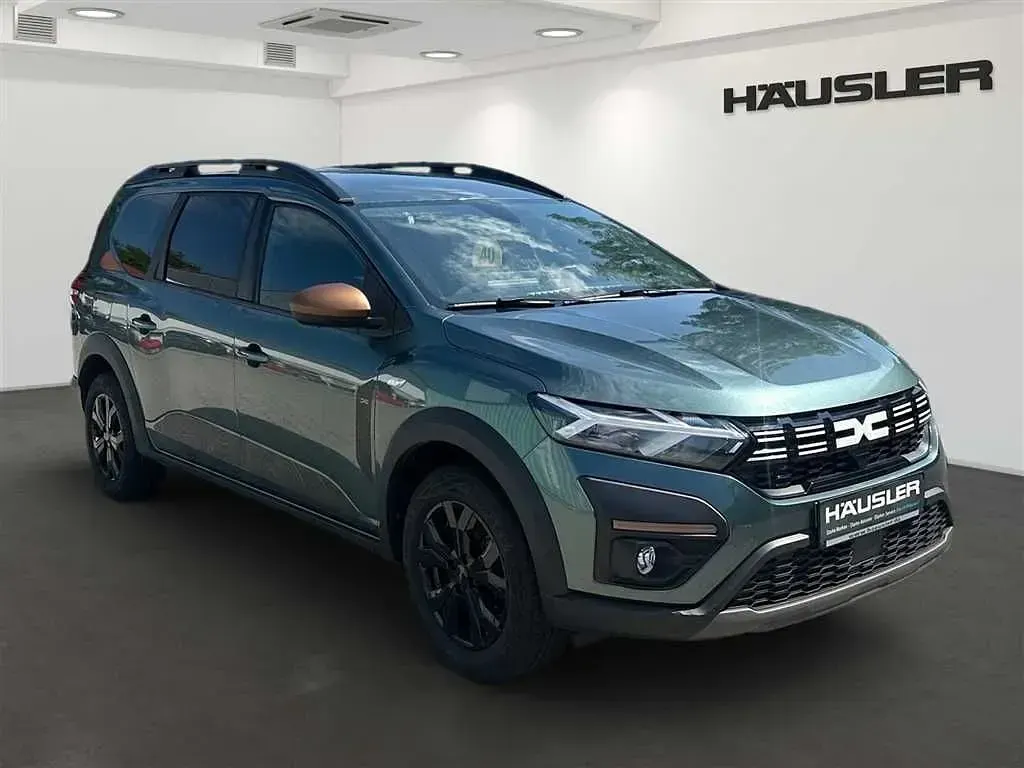 Gebraucht Dacia Jogger 141 PS (103 kW) 2024 Zedergrün metallic Van / Kleinbus
