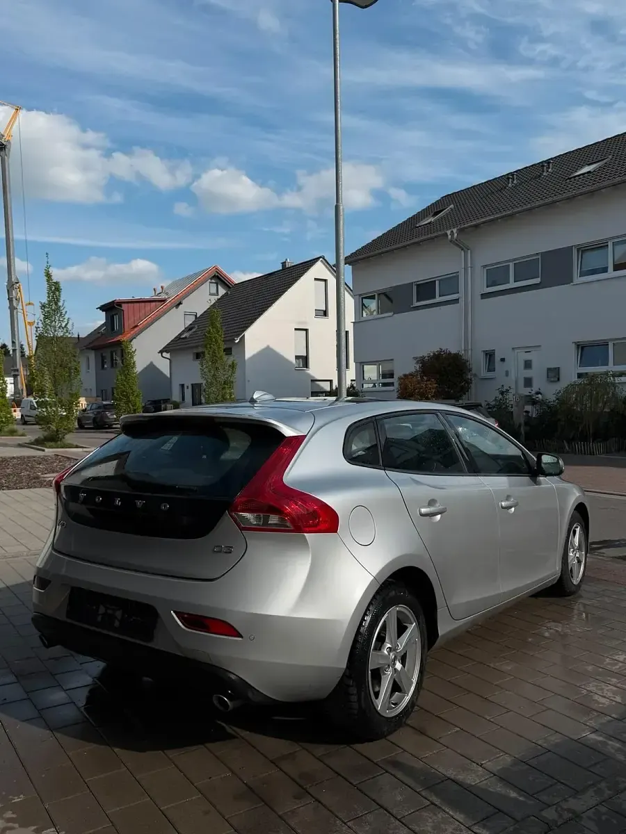 Gebraucht Volvo V40 150 PS (110 kW) 2015 Kleinwagen