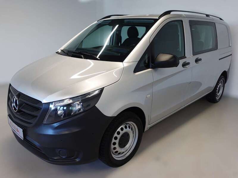 Brillantsilber metallic Gebraucht 2021 Mercedes Vito Van / Kleinbus | 30.490 € (Guter Preis) - Bild 1/4