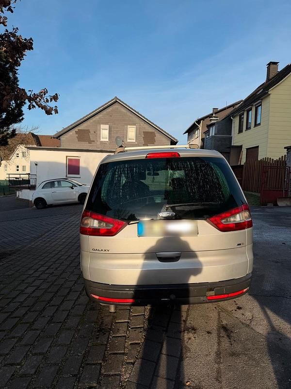 Gebraucht Ford Galaxy 131 PS (96 kW) 2007 Silber Van / Kleinbus