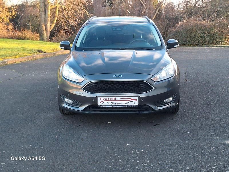 Gebraucht Ford Focus Business Edition 125 PS (91 kW) 2017 Grau Kombi