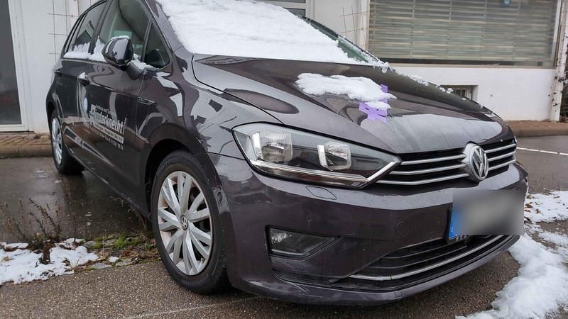 Gebraucht VW Golf VII LOUNGE 110 PS (80 kW) 2015 Violet Limousine