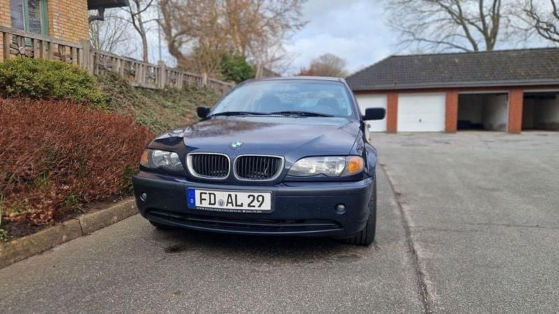 Gebraucht BMW 320 150 PS (110 kW) 2003 Blau Limousine
