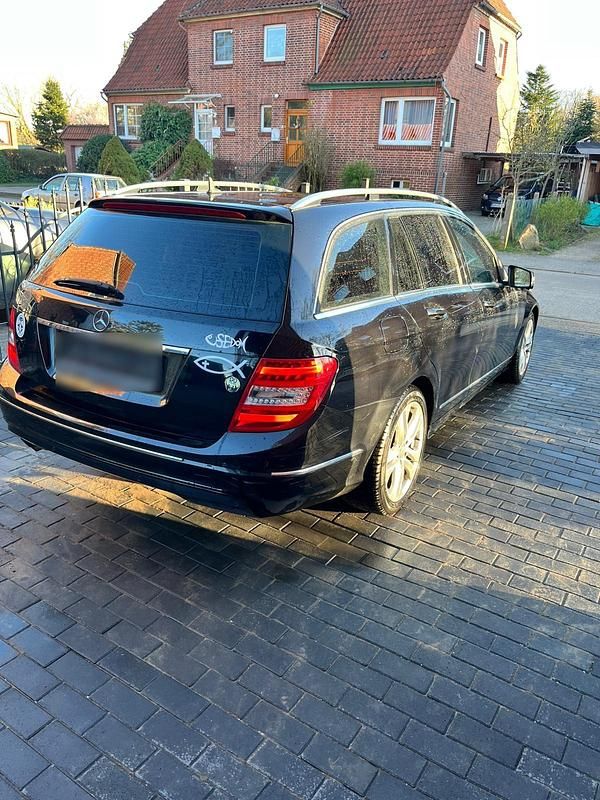 Gebraucht Mercedes C180 156 PS (114 kW) 2012 Schwarz Kombi