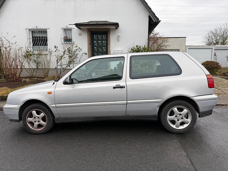 Silber Gebraucht 1997 VW Golf IV Kleinwagen | 1.900 € (Guter Preis) - Bild 1/4