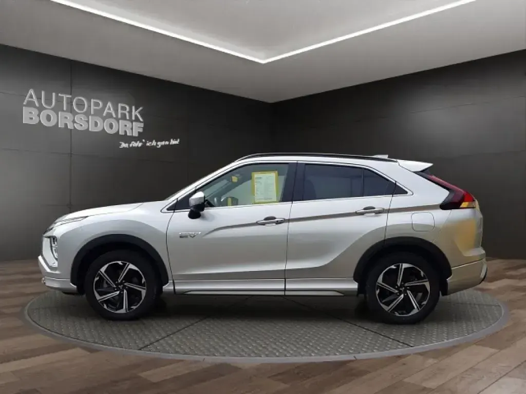 Używany Mitsubishi Eclipse Cross Plus 98 KM (72 kW) 2022 Srebrny SUV