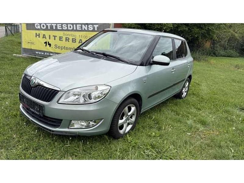 Grau Gebraucht 2011 Skoda Fabia Family Kleinwagen | 3.500 € (Fairer Preis) - Bild 1/4