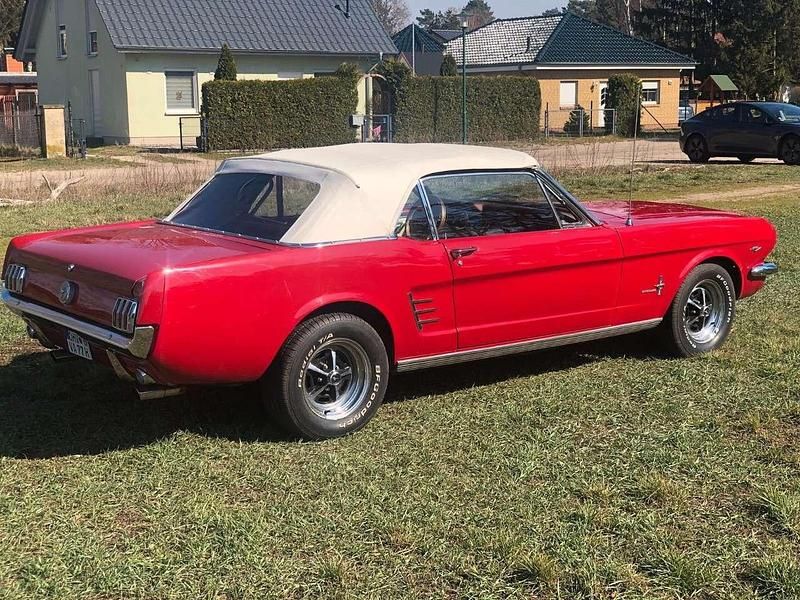 Second-hand Ford V8 224 CP (164 kW) 1966 Roșu Cabrio