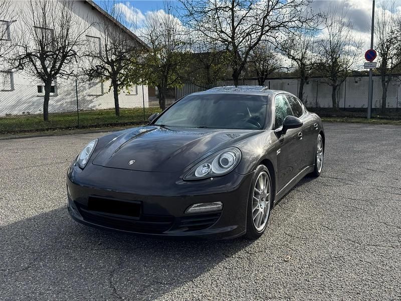 Grau Gebraucht 2011 Porsche Panamera Limousine | 22.800 € (Fairer Preis) - Bild 1/4