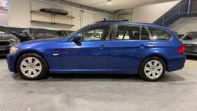Gebraucht BMW 318 Sport Line 143 PS (105 kW) 2011 Blau Kombi