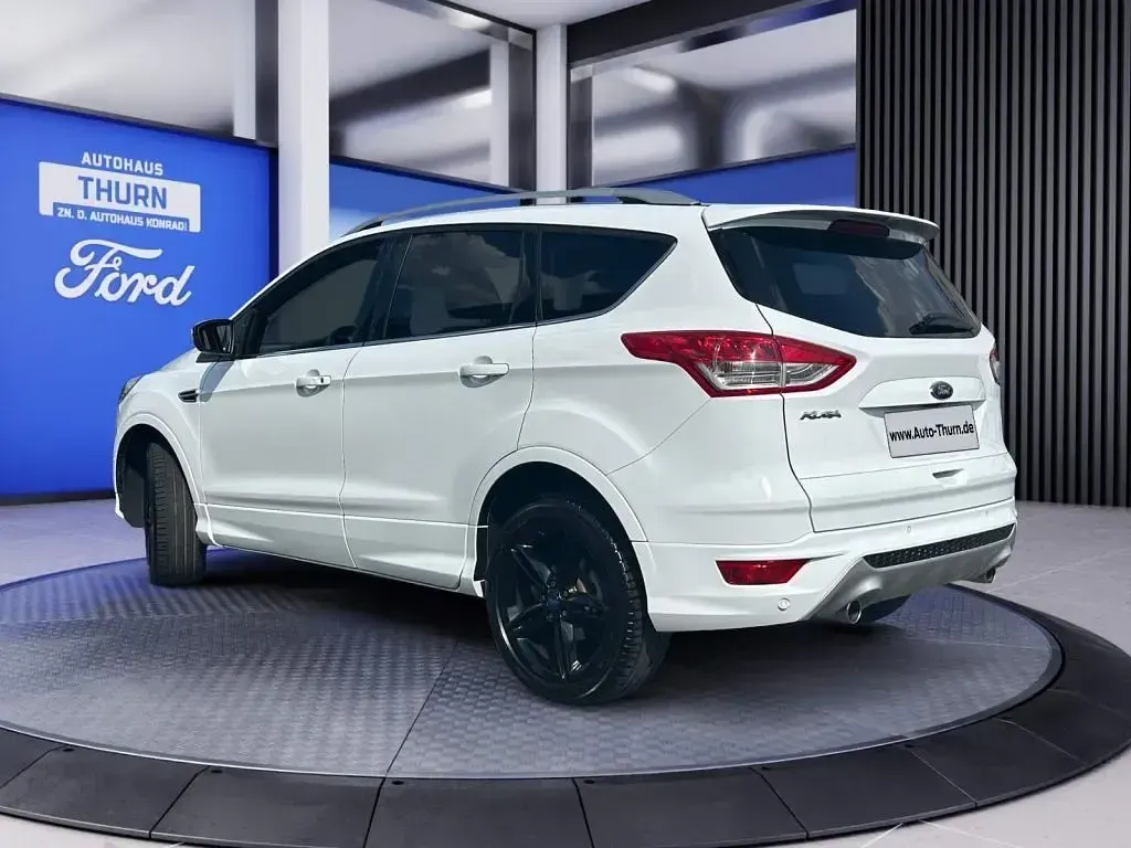 Gebraucht Ford Kuga Individual 179 PS (131 kW) 2015 Frostweiß SUV