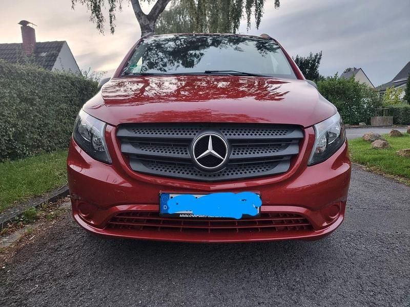 Rot Gebraucht 2019 Mercedes Vito Van / Kleinbus | 26.900 € (Teuer) - Bild 1/4