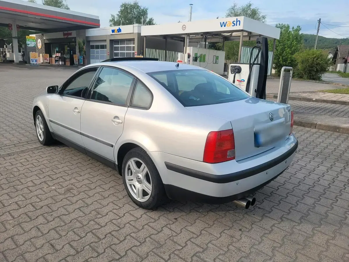 Usata VW Passat 150 CV (110 kW) 1999 Argento Berlina