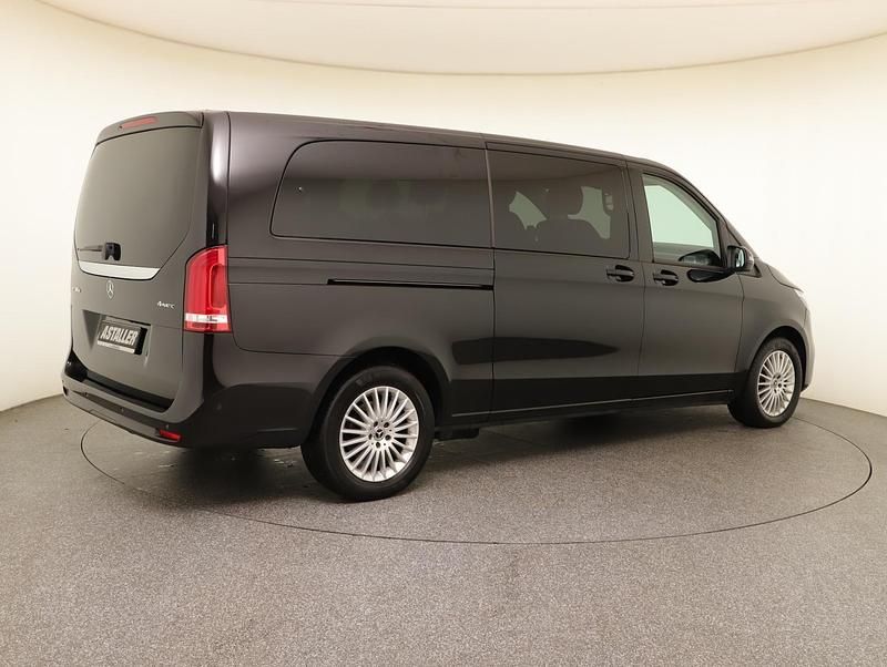 Gebraucht Mercedes V300 Avantgarde Edition 237 PS (174 kW) 2024 Obsidianschwarz Van / Kleinbus