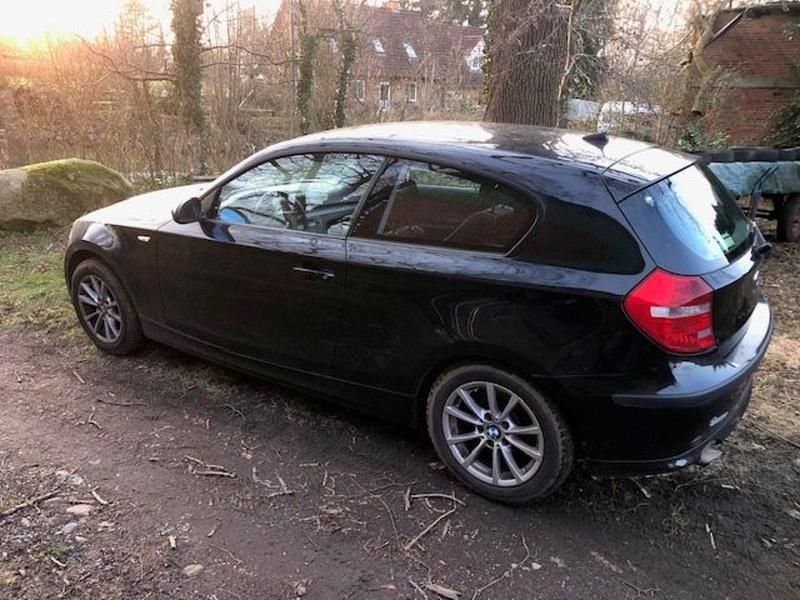 Gebraucht BMW 118 143 PS (105 kW) 2007 Schwarz Kleinwagen