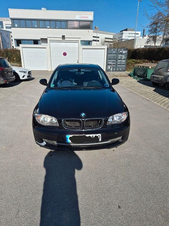 Gebraucht BMW 116 122 PS (89 kW) 2011 Schwarz Kleinwagen