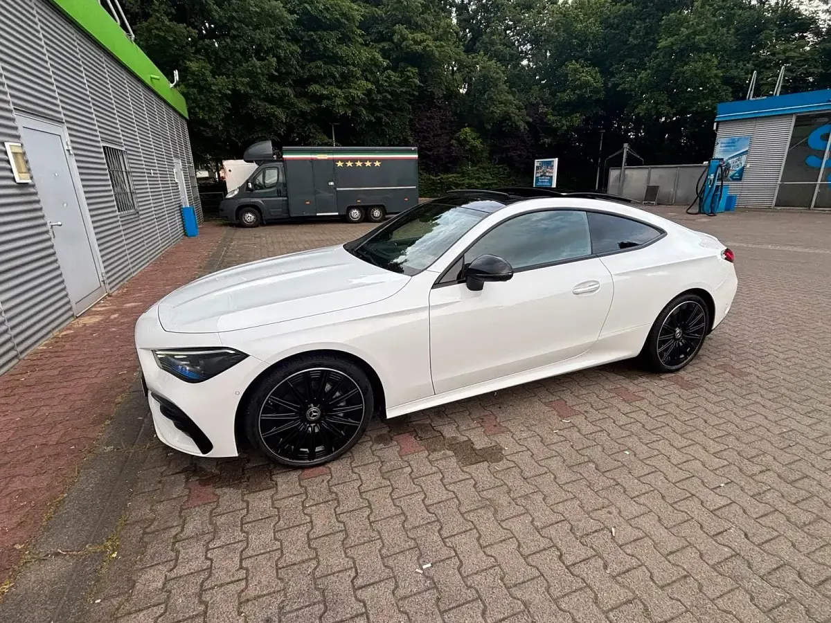 Gebraucht Mercedes CLE200 2024 Weiß Coupé