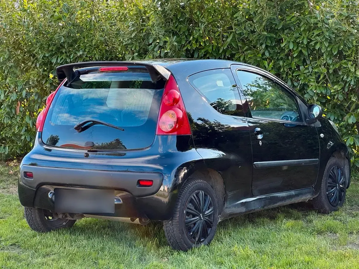 Gebraucht Peugeot 107 68 PS (50 kW) 2008 Schwarz Kleinwagen