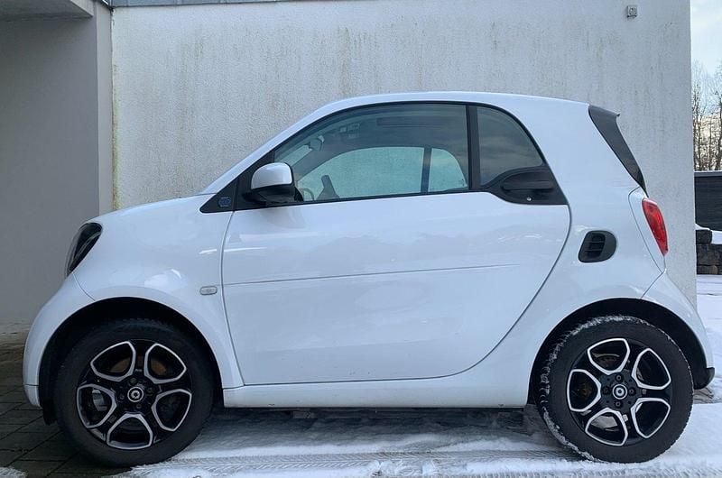 Weiß Gebraucht 2018 Smart ForTwo Electric Drive Coupé | 5.800 € (Superpreis) - Bild 1/4