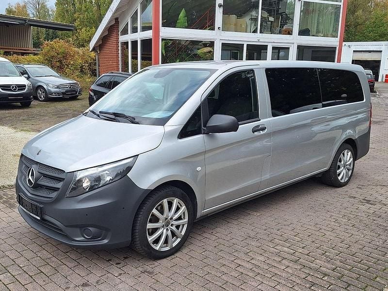 Brillantsilber (metallic) Gebraucht 2019 Mercedes Vito Kombi | 29.490 € (Guter Preis) - Bild 1/4