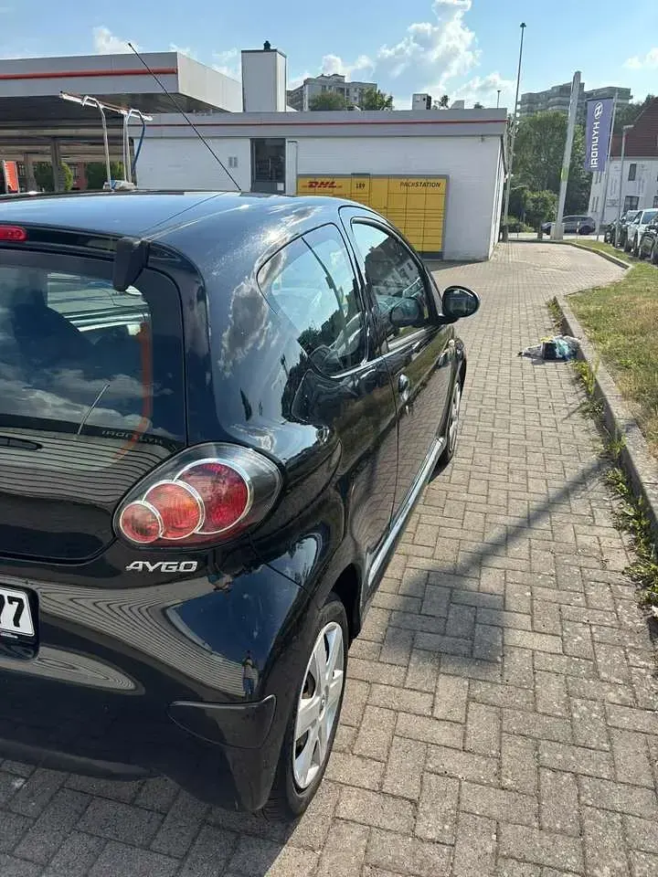 Gebraucht Toyota Aygo 68 PS (50 kW) 2009 Schwarz Kleinwagen