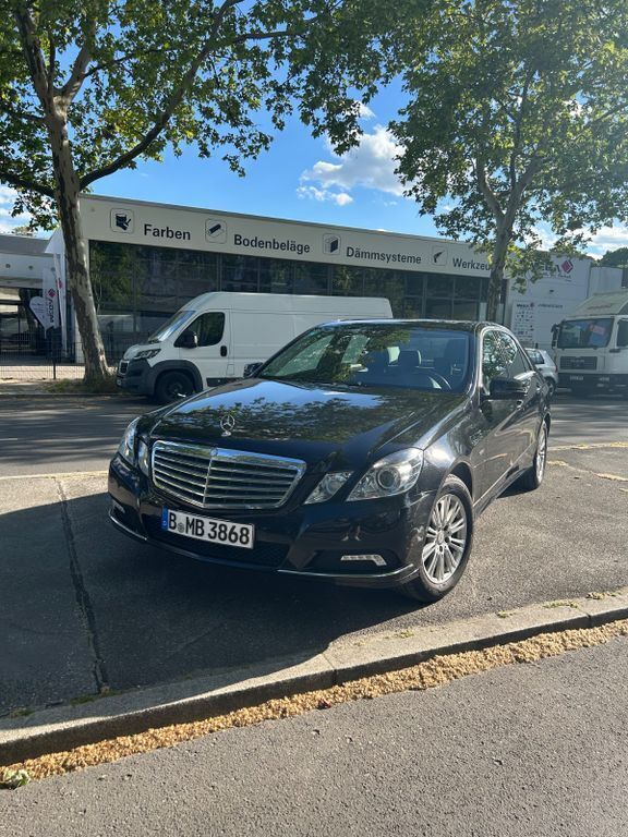 Schwarz Gebraucht 2009 Mercedes E350 Elegance Limousine | 9.000 € (Guter Preis) - Bild 1/4