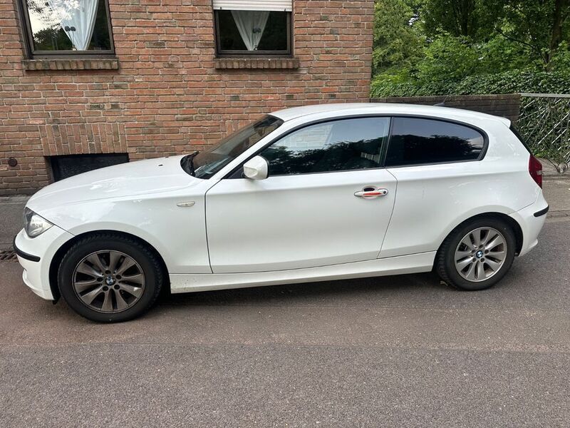 Weiß Gebraucht 2010 BMW 116 Kleinwagen | 3.299 € (Guter Preis) - Bild 1/4