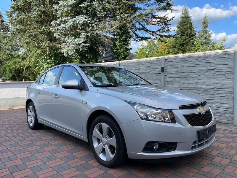 Silber Gebraucht 2009 Chevrolet Cruze Limousine | 4.299 € (Etwas zu teuer) - Bild 1/4