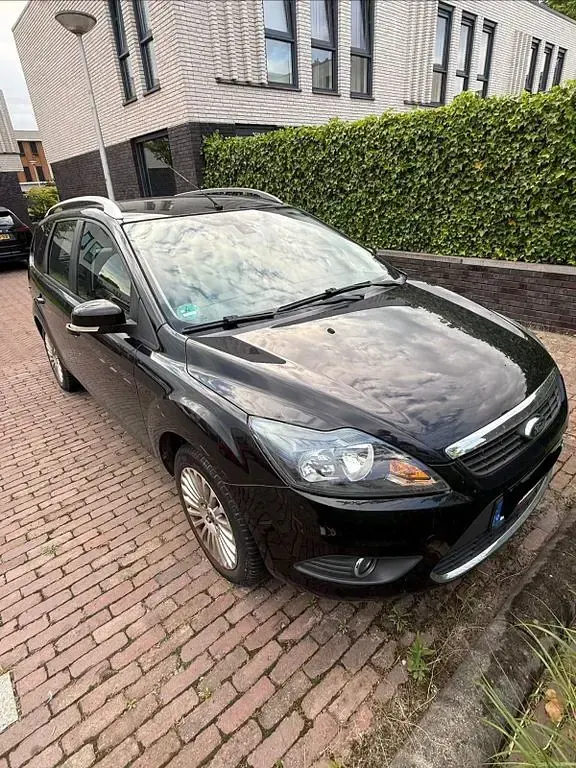 Gebraucht Ford Focus 125 PS (91 kW) 2010 Schwarz Limousine