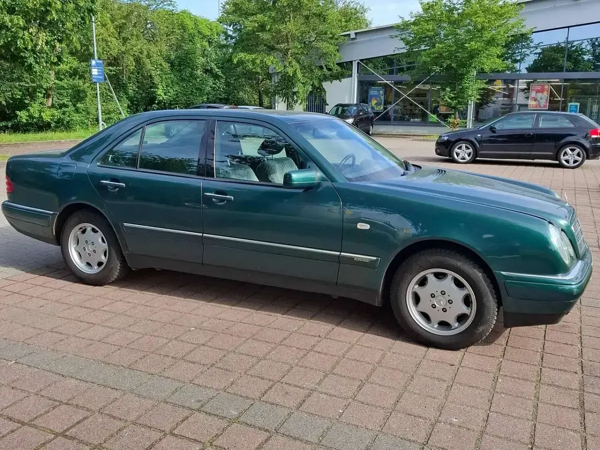 Gebraucht Mercedes E240 Elegance 170 PS (125 kW) 1999 Limousine