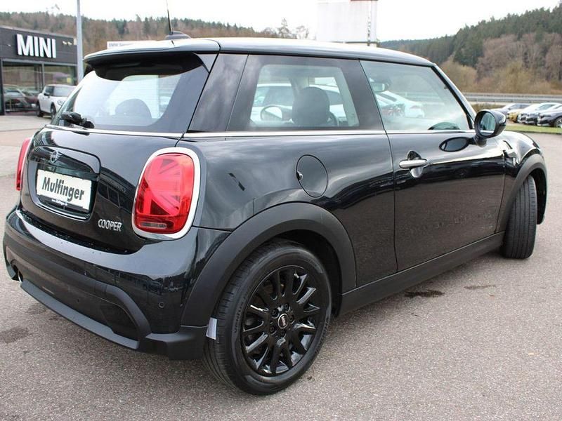 Gebraucht Mini Cooper Classic 136 PS (100 kW) 2023 Midnightblack Kleinwagen