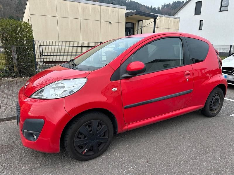 Gebraucht Peugeot 107 68 PS (50 kW) 2013 Rot Kleinwagen