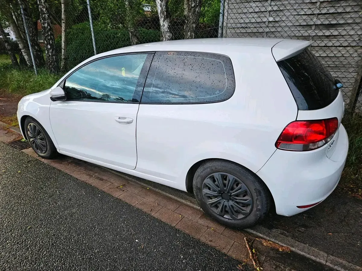 Używany VW Golf 105 KM (77 kW) 2010 Biały Coupe