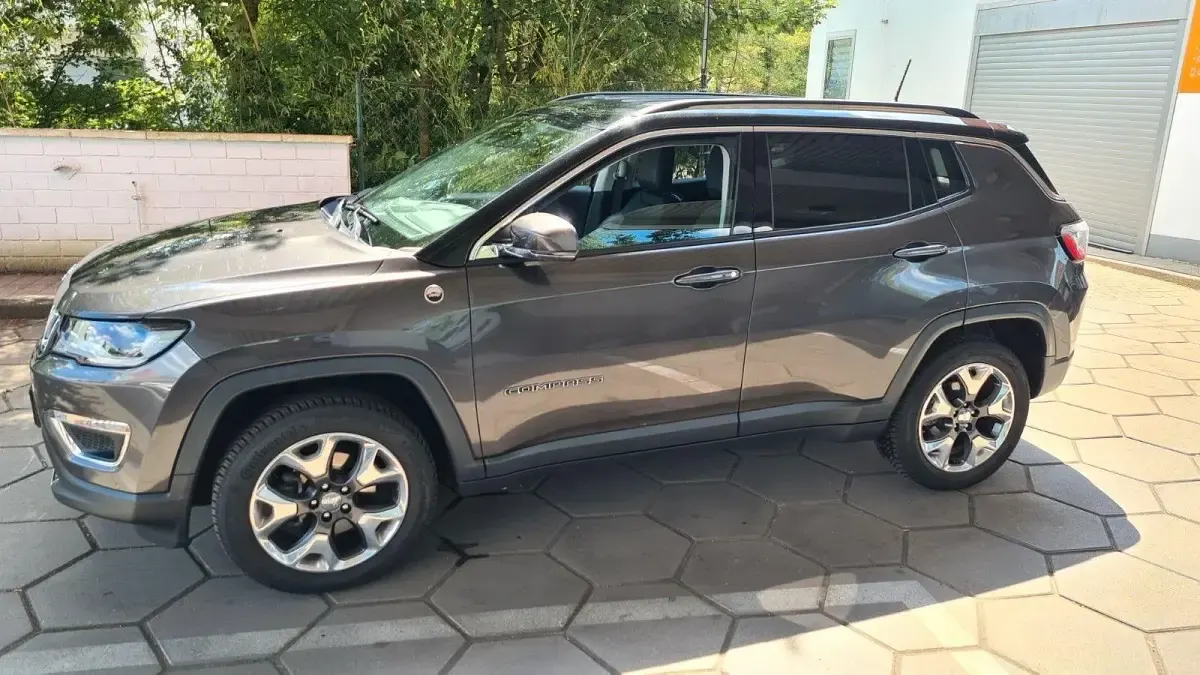 Gebraucht Jeep Compass 140 PS (102 kW) 2017 Grau SUV