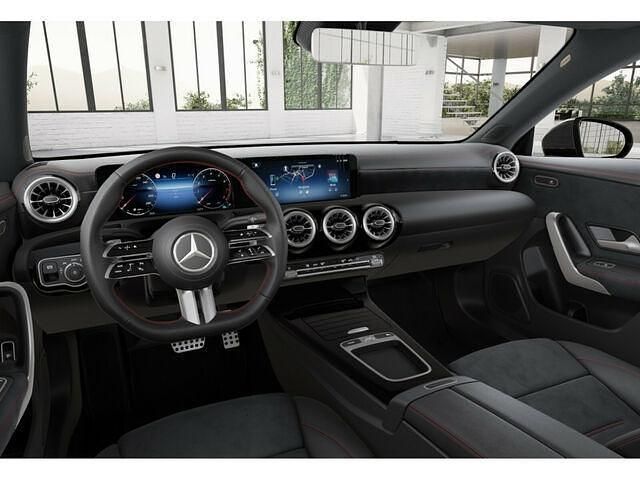 Gebraucht Mercedes CLA220 AMG 190 PS (139 kW) 2024 Grau / mountaingrau (metallic) Limousine