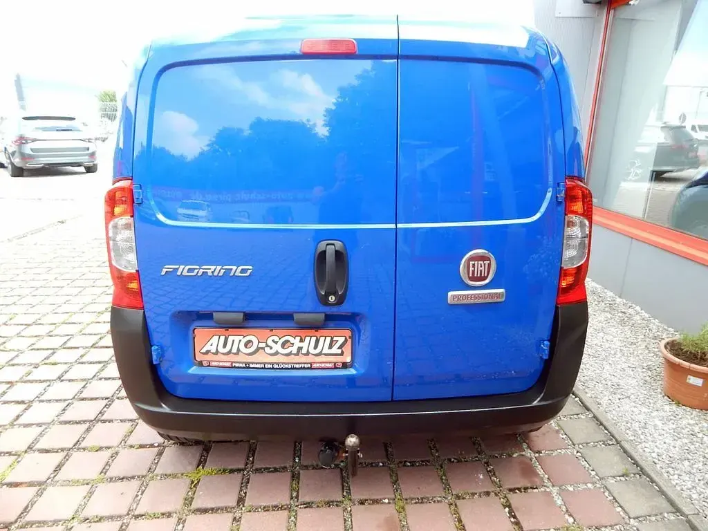 Gebraucht Fiat Fiorino Basis 77 PS (56 kW) 2017 Blau Van / Kleinbus