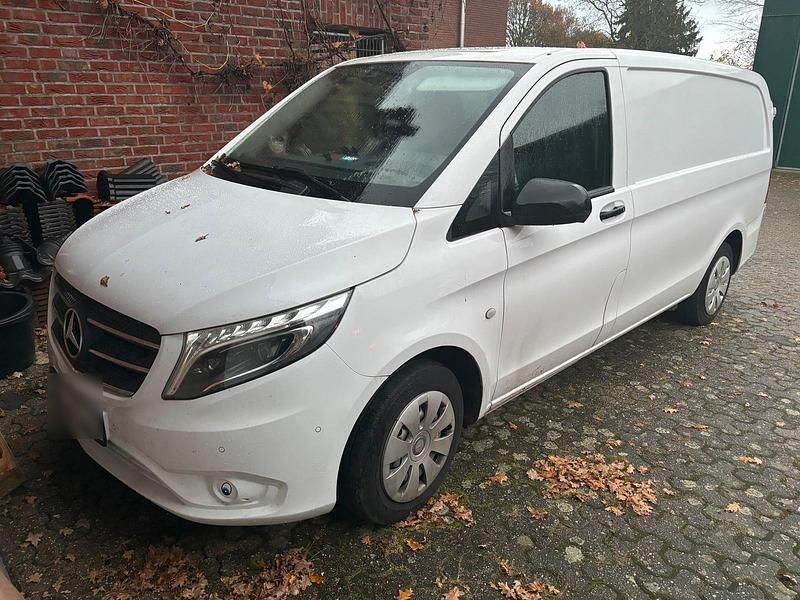 Weiß Gebraucht 2017 Mercedes Vito Van / Kleinbus | 17.350 € - Bild 1/4