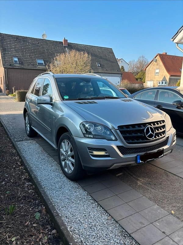 Gebraucht Mercedes ML300 Edition 204 PS (150 kW) 2011 Grau SUV