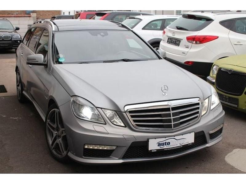 Gebraucht Mercedes E63 AMG 557 PS (409 kW) 2011 Designo magno (metallic) Kombi