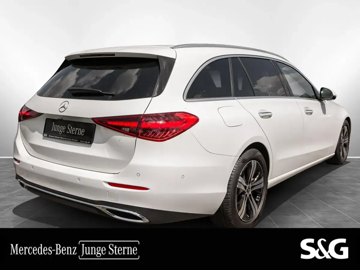 Gebraucht Mercedes C200 Avantgarde 163 PS (119 kW) 2024 Unilack polarweiß Kombi