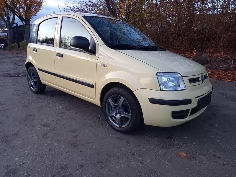 Gelb Gebraucht 2010 Fiat Panda Kleinwagen | 2.499 € (Fairer Preis) - Bild 1/4